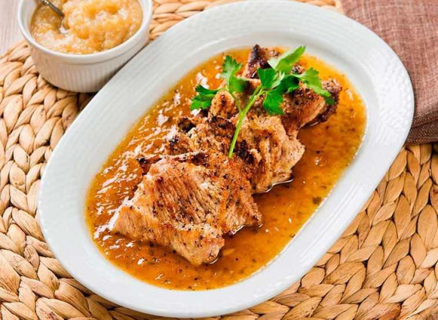 Secreto de cerdo selecta en salsa de vermouth