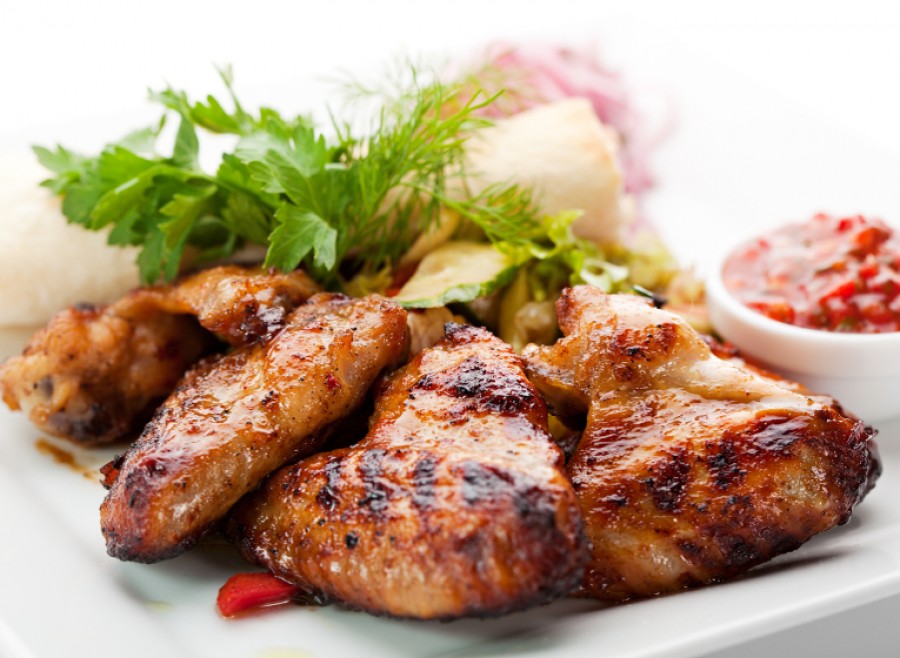 Alitas de pollo al horno con salsa barbacoa